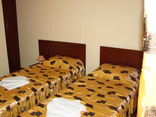 two beds sitting next to each other in a bedroom at Casa Elisabeta Constanta in Constanţa