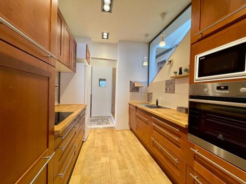 Penthouse w Private Rooftop and Free parking 1061 Budapest, 7-9 Paulay Ede utca kép - 3