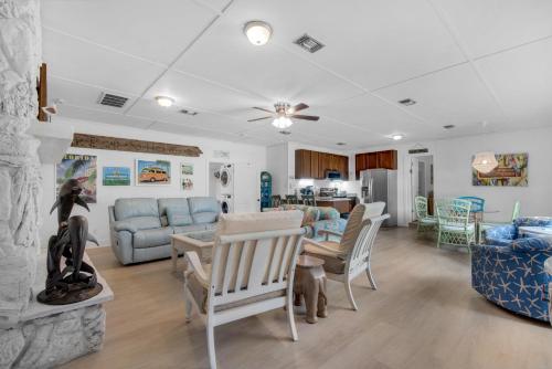 a living room with a couch and a table at Bungalow By the Sea-Mermaid in Navarre