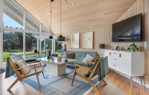 Μια τηλεόραση ή/και κέντρο ψυχαγωγίας στο Holiday Home Redningsstien