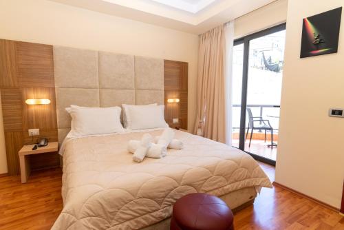 Postel nebo postele na pokoji v ubytování Hotel Brilant Saranda