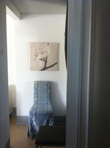 a room with a chair and a picture on the wall at Relais Il Margarito in Montefano
