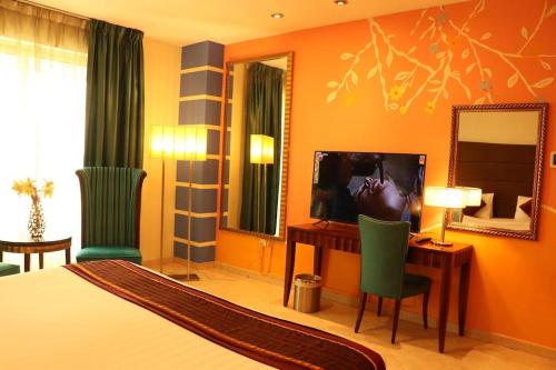 Televisi dan/atau pusat hiburan di Al Manar Grand Hotel Apartment