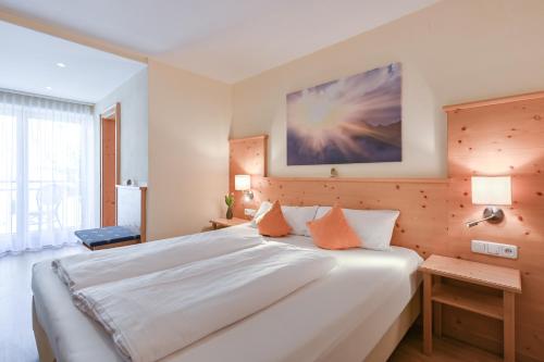 Ένα ή περισσότερα κρεβάτια σε δωμάτιο στο Hotel Alpenstuben