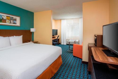 Televisyen dan/atau pusat hiburan di Fairfield Inn & Suites Ashland