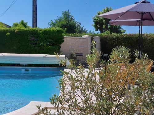 Piscina a Maison Vigneronne o a prop