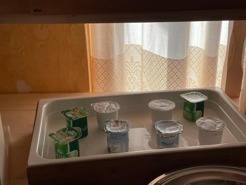 a refrigerator filled with cups in a sink at Affittacamere S'Alzola in Porto Rotondo