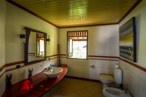 a bathroom with two sinks and two toilets at Bali Villa Dive Resort in Gretek