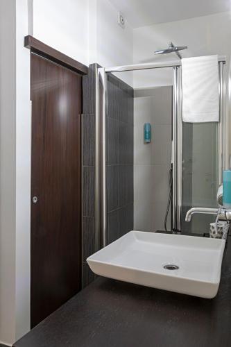 a bathroom with a white tub and a mirror at B&B Bellavista in Margherita di Savoia