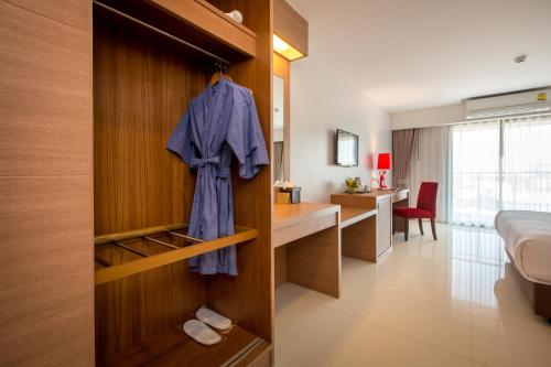 Postel nebo postele na pokoji v ubytování Riche Hua Hin Hotel - SHA Plus