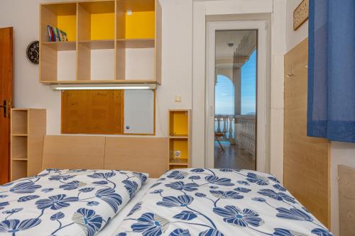 Ένα ή περισσότερα κρεβάτια σε δωμάτιο στο Adria Lila Kačjak amazing view