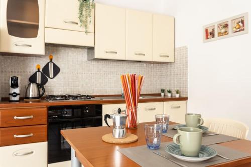 Kuchyň nebo kuchyňský kout v ubytování Casa dei fiori monolocale