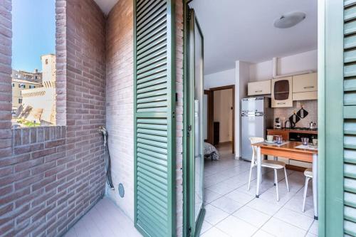 Kuchyň nebo kuchyňský kout v ubytování Casa dei fiori monolocale