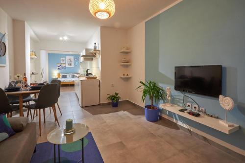 TV a/nebo společenská místnost v ubytování Apartment Blue