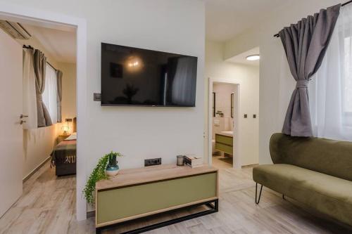 Gallery image of Villa Grioni, beach front villa with jacuzzi in Novalja