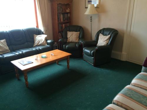 a living room with couches and a coffee table at Ardgarry Holiday House in Inverness