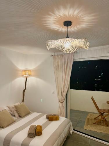 Una cama o camas en una habitación de Luxueux Studio Neuf - Frontière Monaco - Piscine - Parking privé
