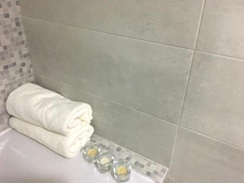 a bathroom with a bath tub with towels on it at Appartement les pieds dans l'eau WELCOME STAY in Mohammedia