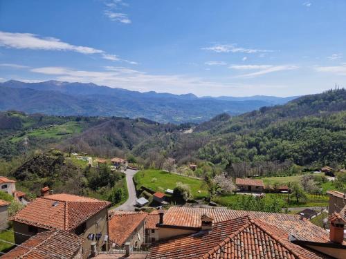 a view of a village with mountains in the background at Casetta della chiocciola in Sassi