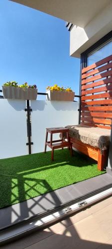 Photo de la galerie de l'établissement Friends - Mieszkanie 53m2 - dwie kawalerki z łazienką, à Książenice