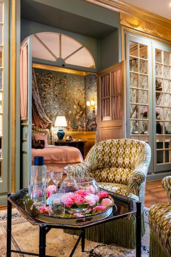 a living room with a table and a couch at Villa Gallici Hôtel & Spa in Aix-en-Provence