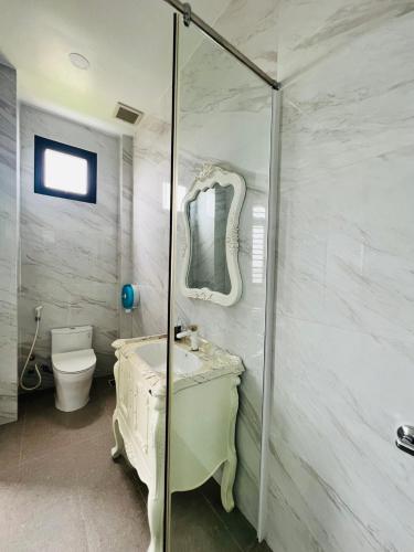 Ένα μπάνιο στο GIA BẢO TÂY ĐÔ 4 Hotel