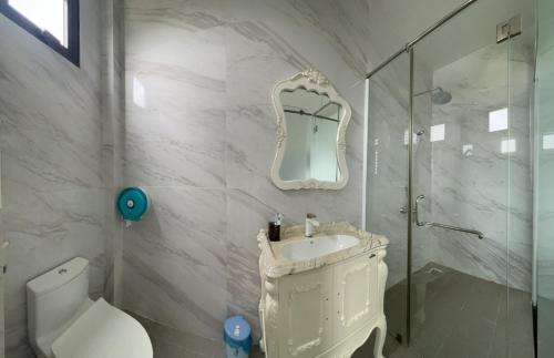 Ένα μπάνιο στο GIA BẢO TÂY ĐÔ 4 Hotel
