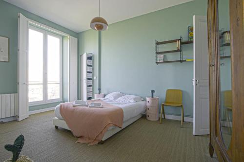 a bedroom with a bed and a large window at Panoramic Mulberry Beach plendid family apartment in Asnelles