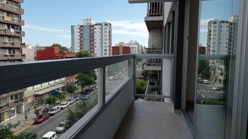 balcón con vistas a la ciudad en Departamentos 2 ambientes en Mar del Plata en Mar del Plata