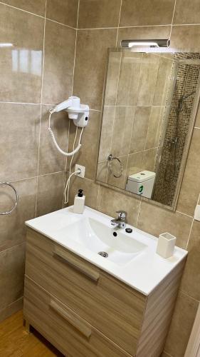 a bathroom with a sink and a mirror at El Sueño Ocean Lanzamar - Puerto Del Carmen in Puerto del Carmen
