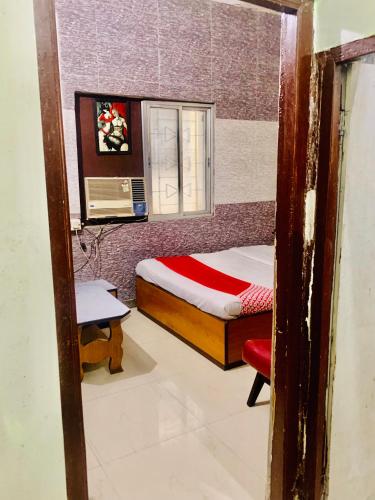 Letto o letti in una camera di Hotel Bengal -100m from Park Circus 7 Point