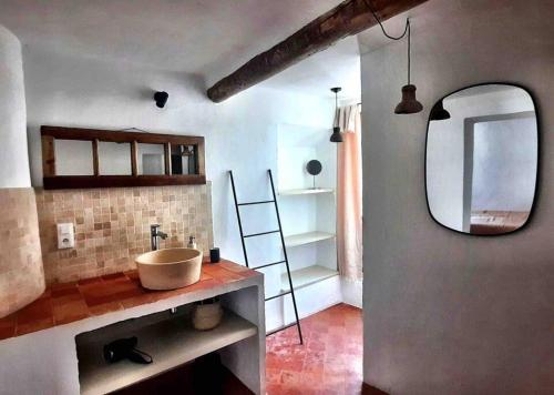 Kuchyňa alebo kuchynka v ubytovaní “La belle vie” en Provence