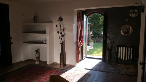 a hallway with an open door to a house at Luxury b&b Le Rocce in Villasmundo