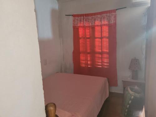 מיטה או מיטות בחדר ב-Lautaro alojamiento