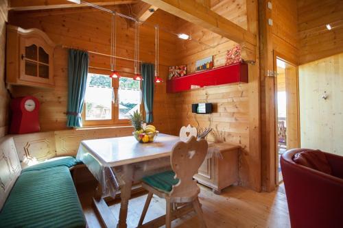a dining room with a table in a cabin at Ferienhaus Bayerischer Wald in Stamsried