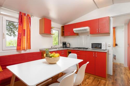 Dapur atau dapur kecil di Camping Resort Tina Vrsar