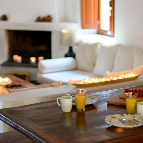 a living room with a coffee table with glasses of orange juice at Aquaria Villa in Karterados