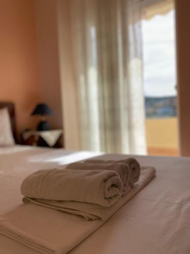 Sentris Spacious Seaside Apartment with Balcony & Parking