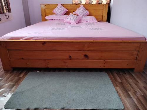 Un pat sau paturi într-o cameră la Kynwell guesthouse