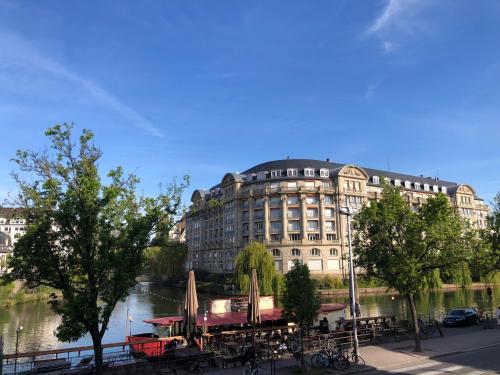 Quai des Pêcheurs - Vue Cathedrale