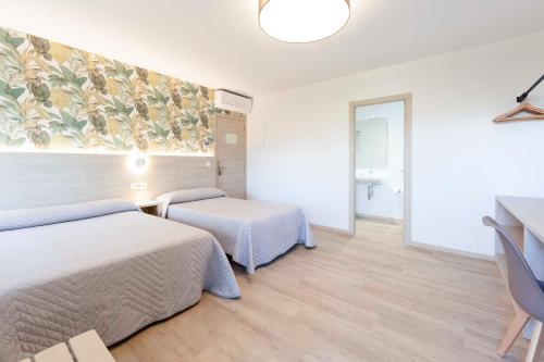 Ένα ή περισσότερα κρεβάτια σε δωμάτιο στο Hotel Leal - La Sirena