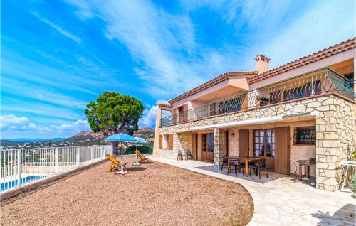 Το κτήριο όπου στεγάζεται  το διαμέρισμα