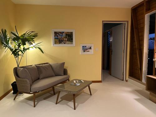 a living room with a couch and a table at Caraibe Créol' Keys in Port-Louis