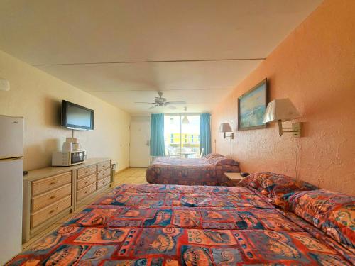 Кровать или кровати в номере Caprice Motel - Wildwood