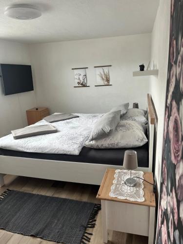 Ένα ή περισσότερα κρεβάτια σε δωμάτιο στο Ferienwohnung Jardin de lavande