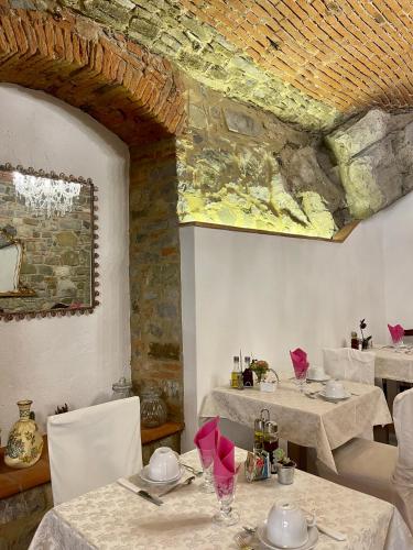 a dining room with tables and chairs and a ceiling at Casale Le Masse in Greve in Chianti