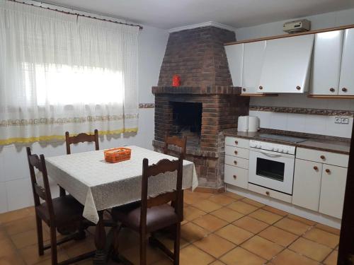 Kuchyň nebo kuchyňský kout v ubytování CHALET EN PLAYA ROBAYERA