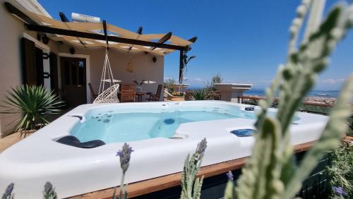 a jacuzzi tub on the patio of a house at Aquilina in Apolpaina
