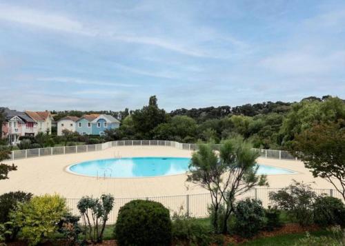 Bazén v ubytovaní Charmante maison de vacances avec accès piscine alebo v jeho blízkosti
