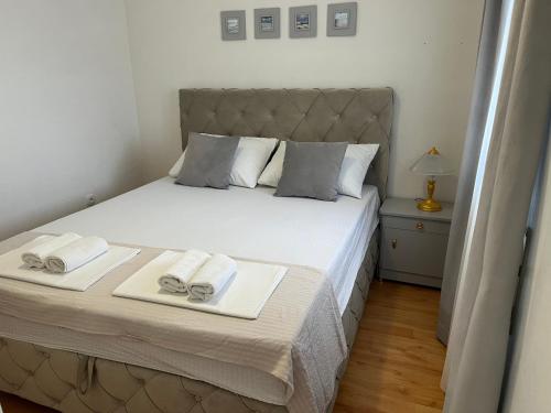 a bedroom with a bed with two towels on it at Apartments Medic in Drače